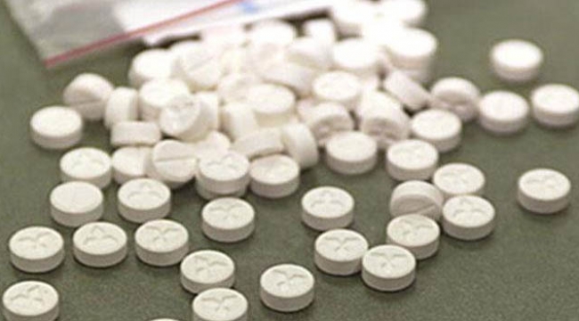 Yunusemre’deki Bir Araçtan Çok Sayıda Hap Çıktı