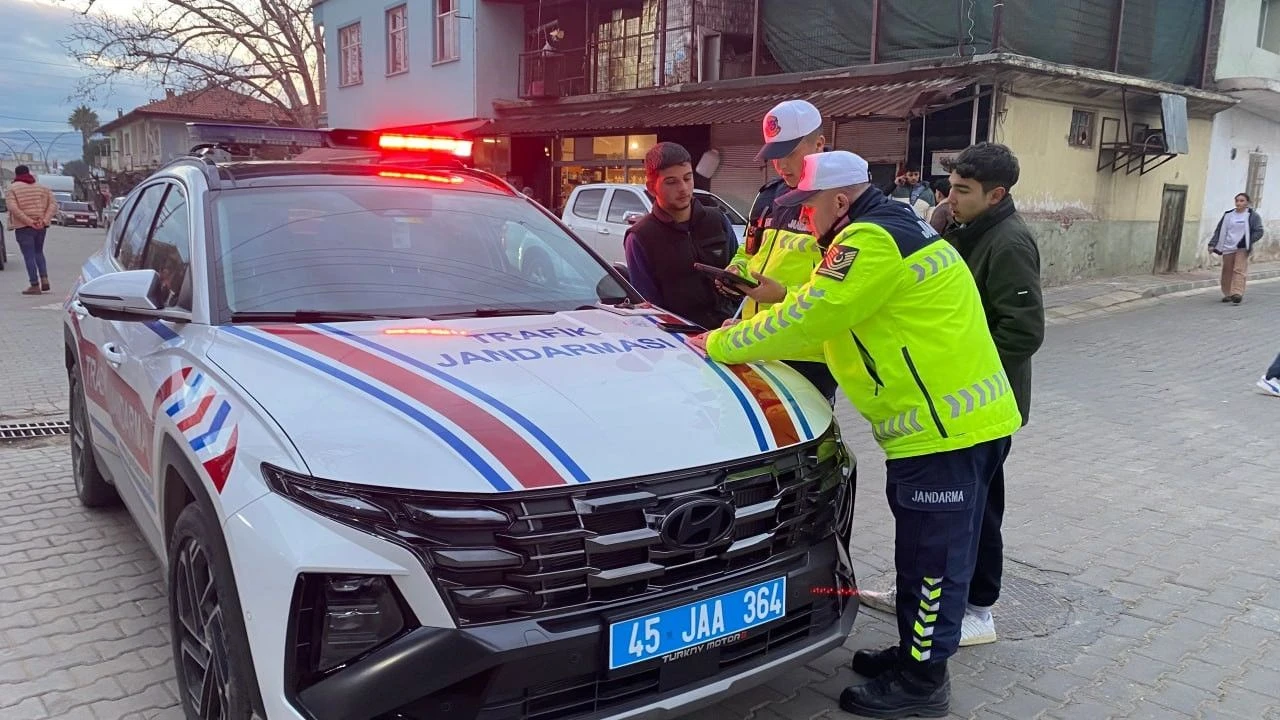 Manisa’da jandarma ekipleri trafik denetimi yaptı